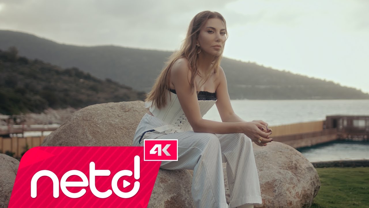 Ebru Yaşar – Yine Çalıyor Şarkı Sözleri