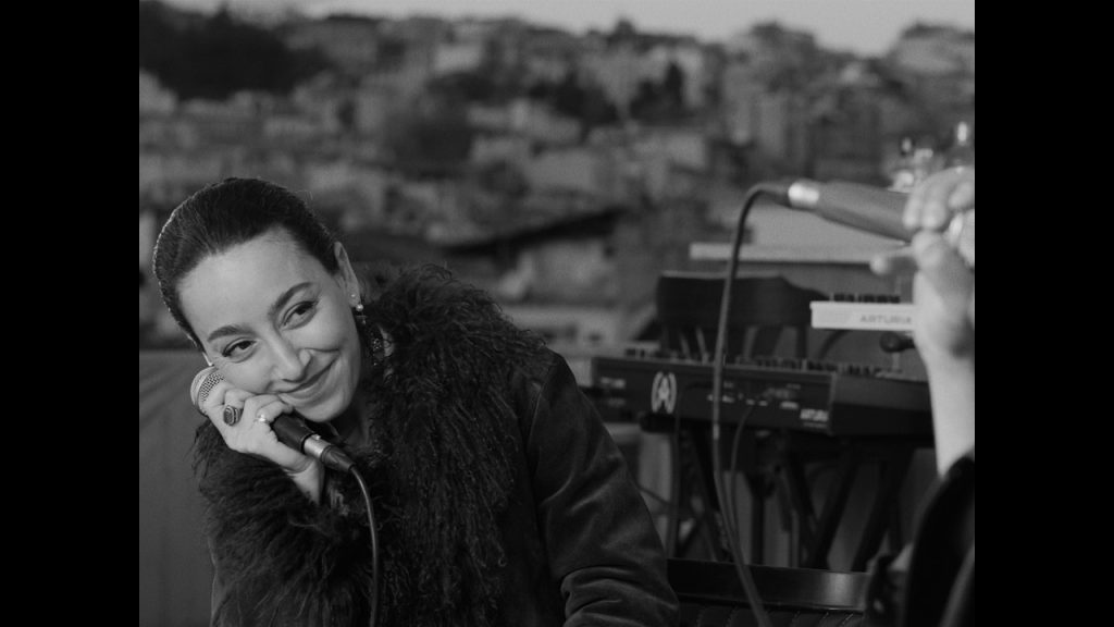 Leylam Şarkı Sözleri – Ozbi Selin Sümbültepe
