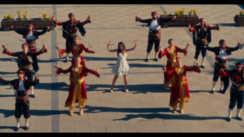 Misket Şarkı Sözleri – Melis Fis