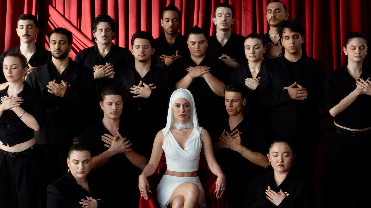 Şımarık Şarkı Sözleri – Derya Uluğ