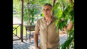Şimdi Ayrı Ayrı Yollara Düştük Şarkı Sözleri – Vedat Gündoğdu